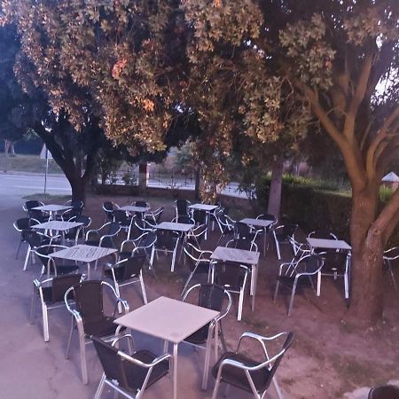 Hostal Linares Villanueva de Argaño Zewnętrze zdjęcie