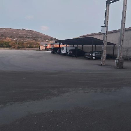 Hostal Linares Villanueva de Argaño Zewnętrze zdjęcie