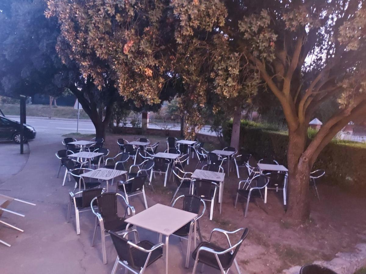 Hostal Linares Villanueva de Argaño Zewnętrze zdjęcie
