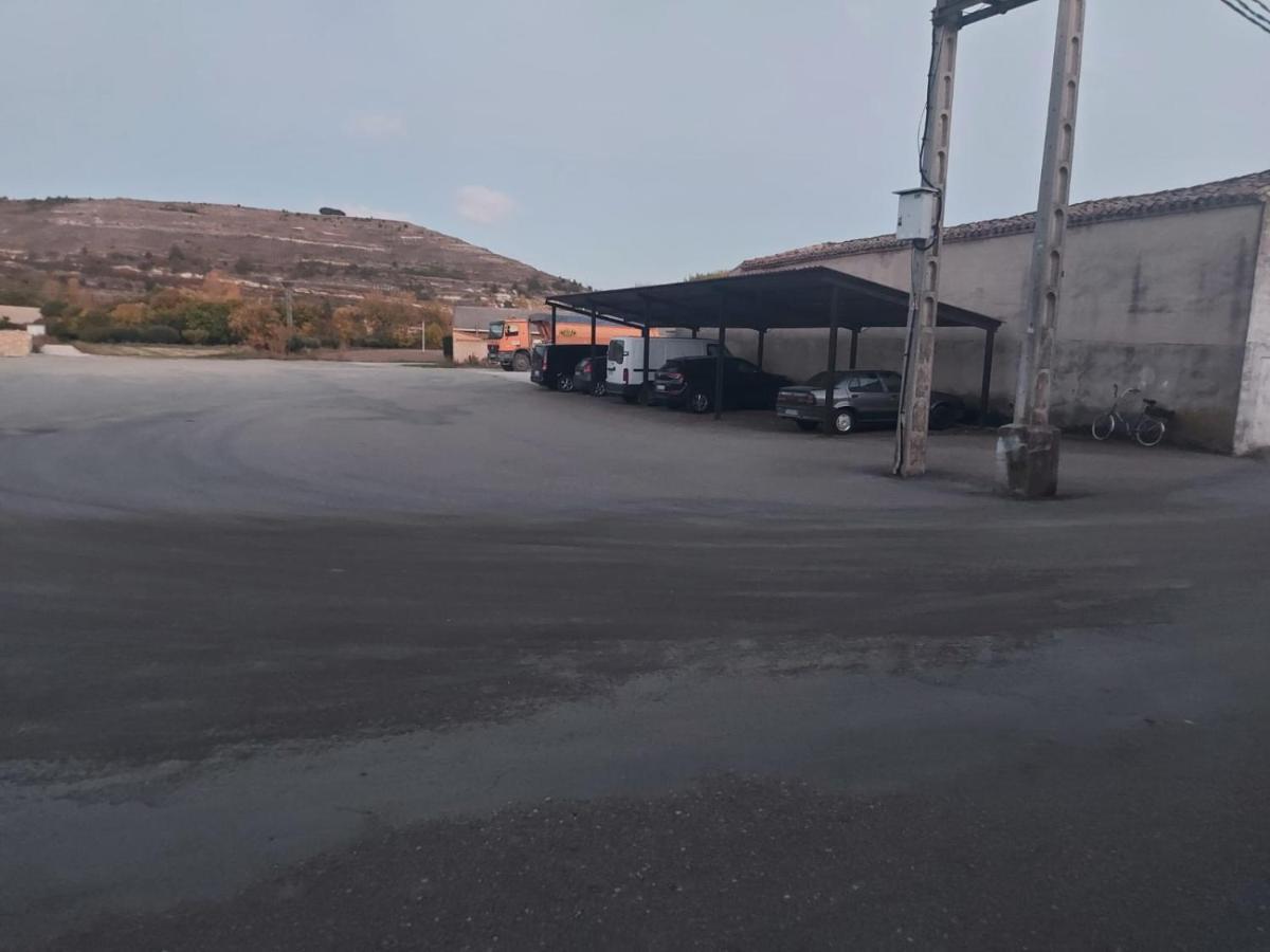 Hostal Linares Villanueva de Argaño Zewnętrze zdjęcie