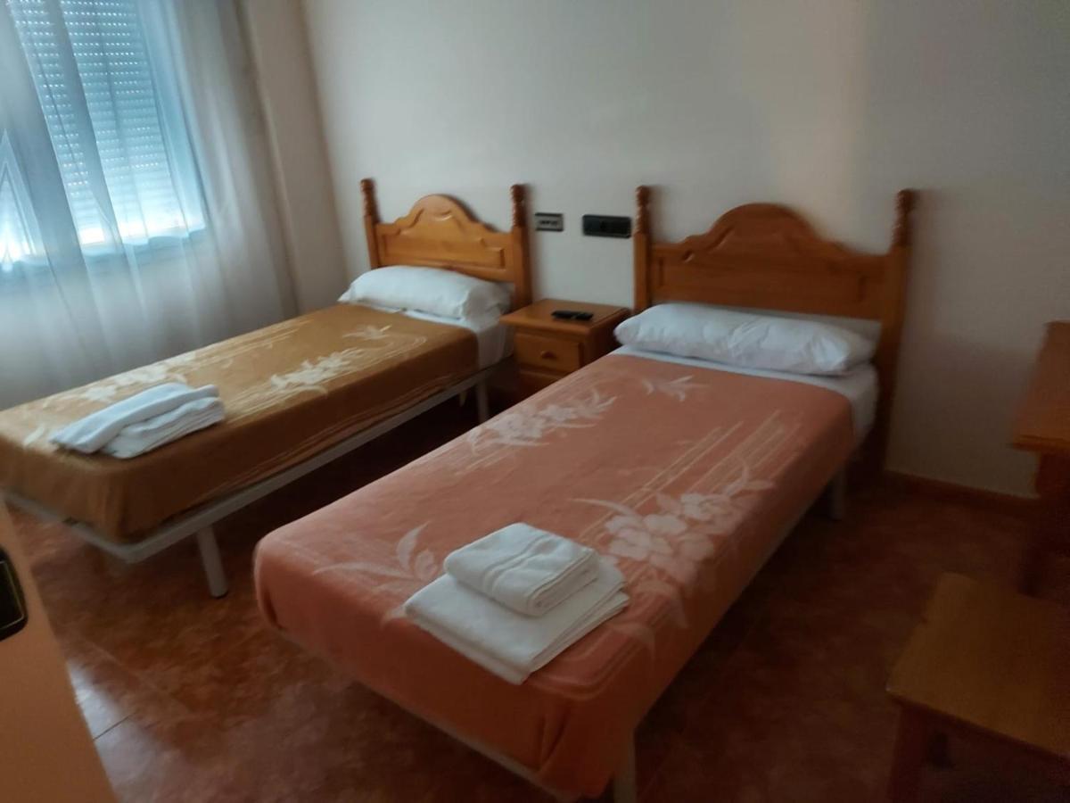 Hostal Linares Villanueva de Argaño Zewnętrze zdjęcie