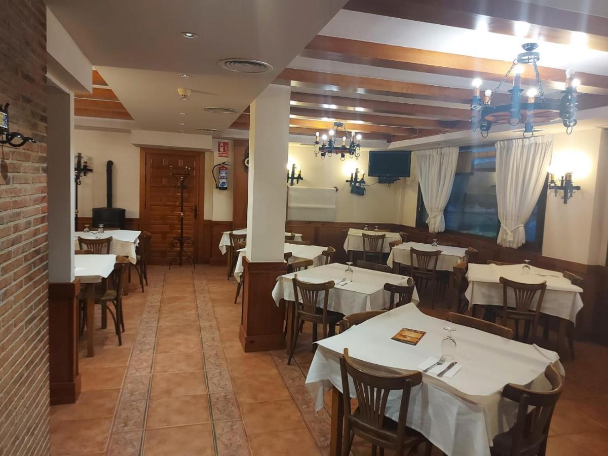 Hostal Linares Villanueva de Argaño Zewnętrze zdjęcie