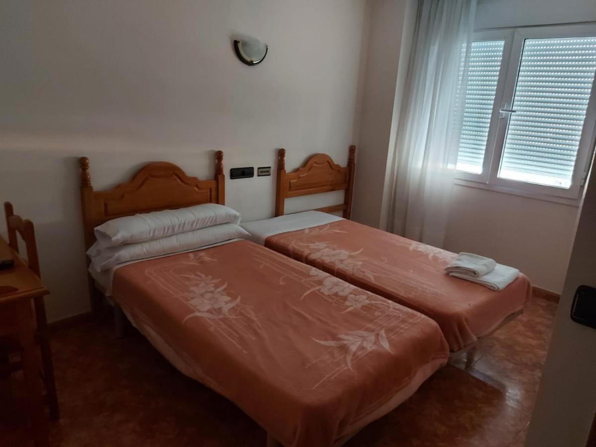 Hostal Linares Villanueva de Argaño Zewnętrze zdjęcie